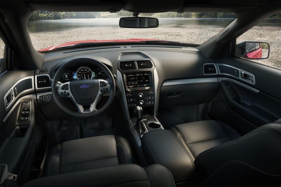  Ford Explorer 2015 года  (фото 2 из 3)